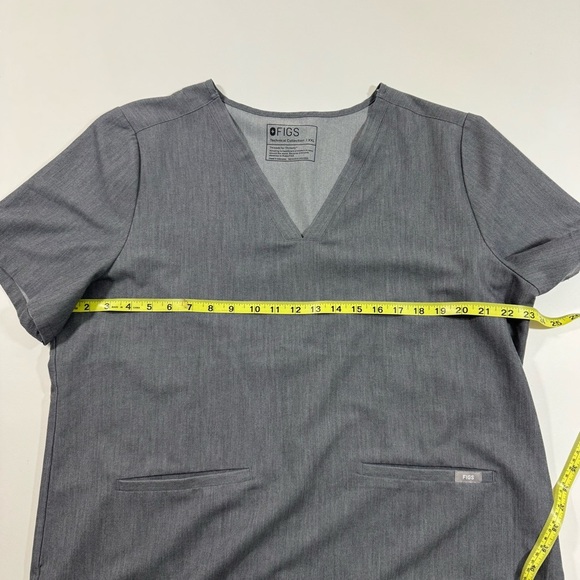 Figs Casma Three Pocket Scrub Top Grey - Picture 5 of 6